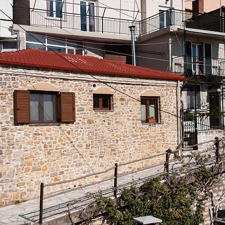 Ferienwohnung Το Πέτρινο Της Γιαγιάς Μαρίκας Karpenísion Exterior foto