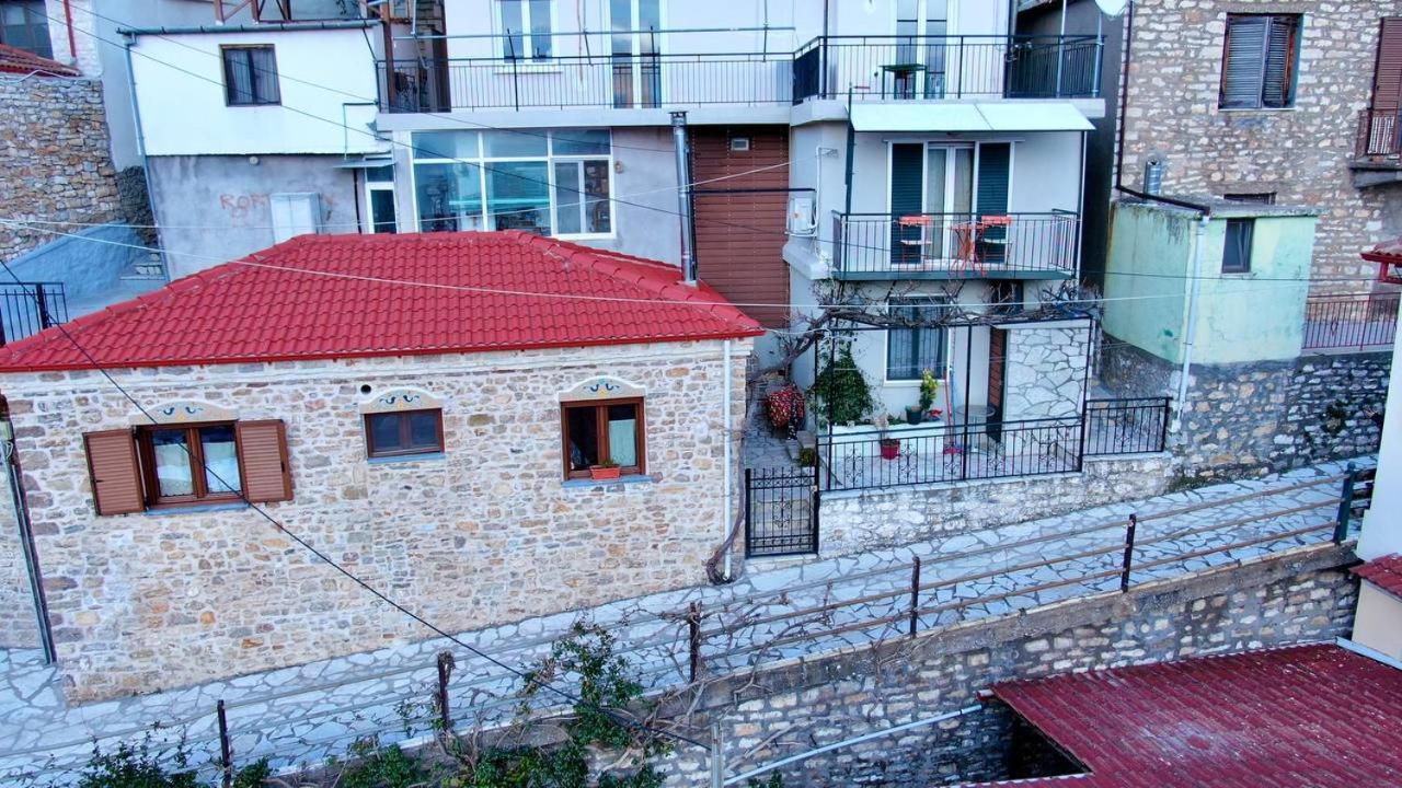 Ferienwohnung Το Πέτρινο Της Γιαγιάς Μαρίκας Karpenísion Exterior foto
