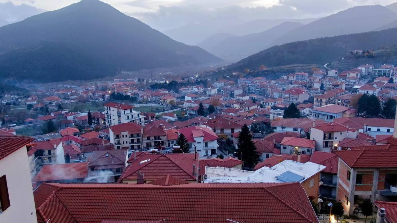 Ferienwohnung Το Πέτρινο Της Γιαγιάς Μαρίκας Karpenísion Exterior foto